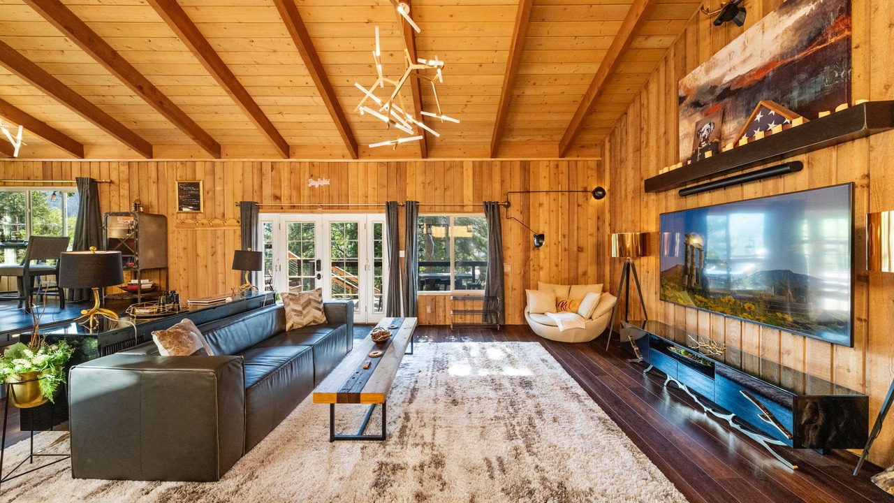Photo of Bedroom in Idyllwild