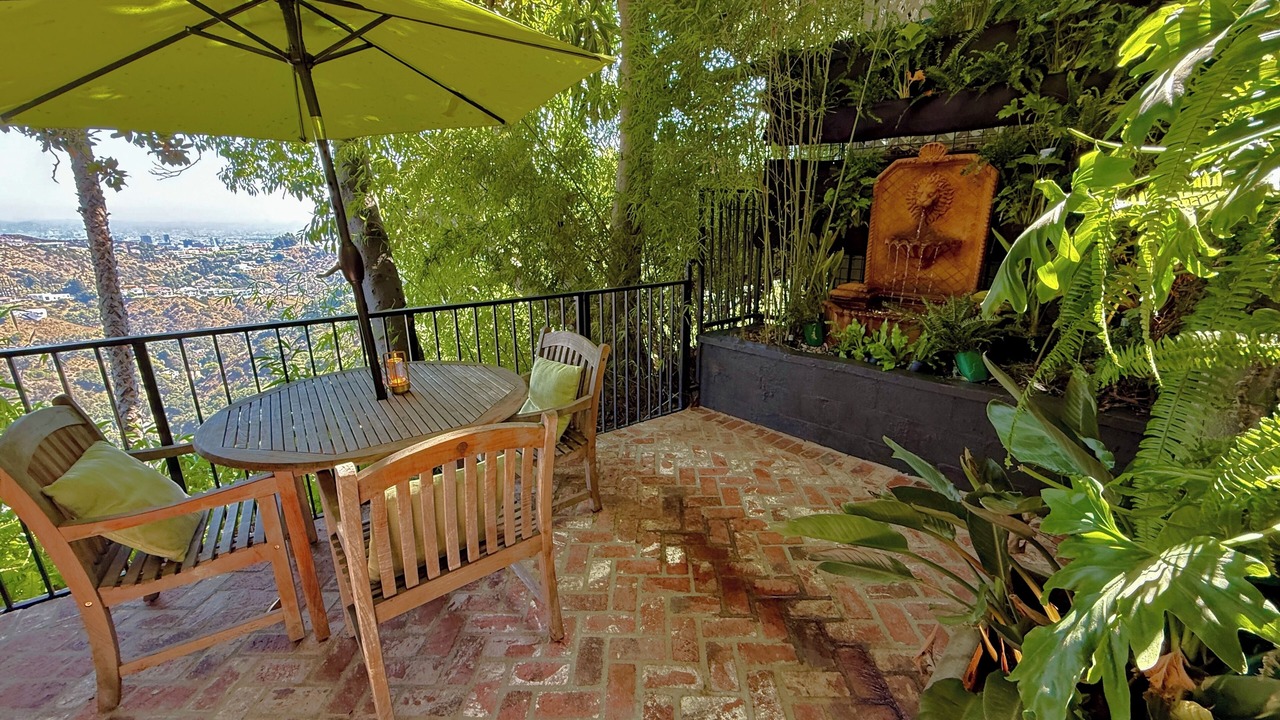 Photo of Outdoor in Hollywood Hills West