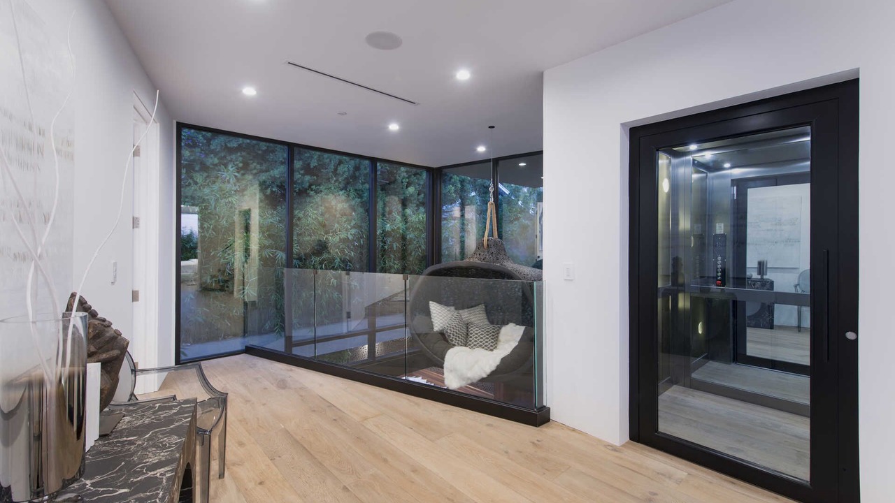 Photo of Bathroom in Hollywood Hills West