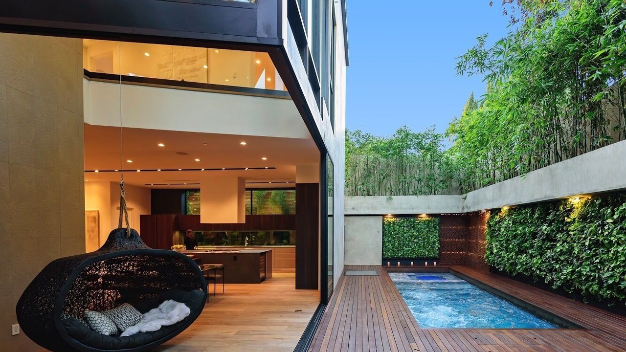 Photo of Outdoor in Hollywood Hills West