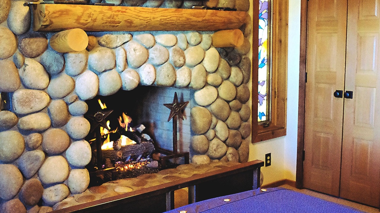 Photo of Bedroom in Lake Arrowhead