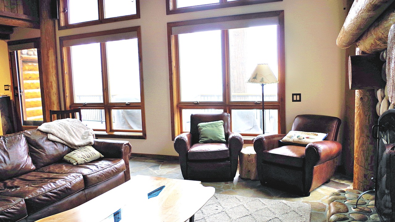 Photo of Livingroom in Lake Arrowhead