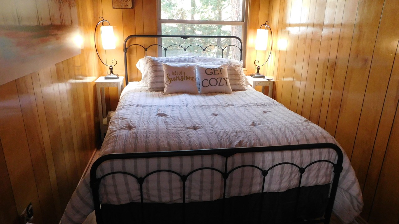 Photo of Bedroom in Moonridge