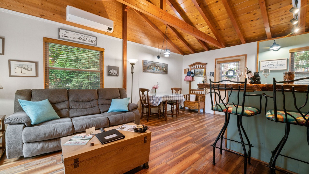 Photo of Livingroom in Moonridge