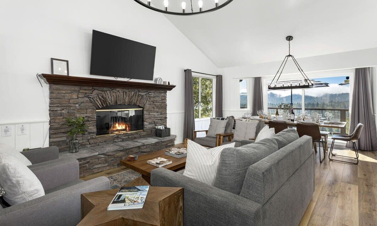 Photo of Bedroom in Lake Arrowhead