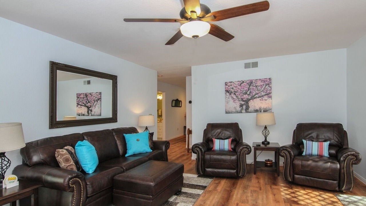 Photo of Livingroom in North Broadway