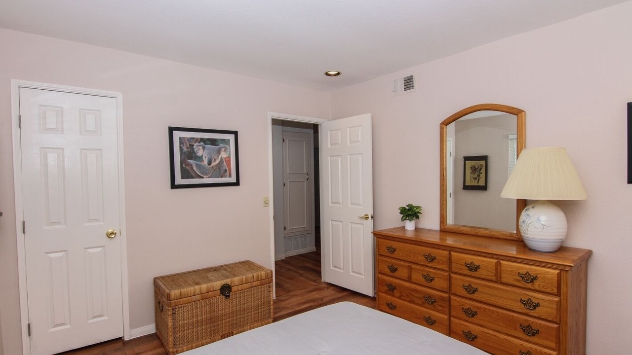 Photo of Bedroom in North Broadway