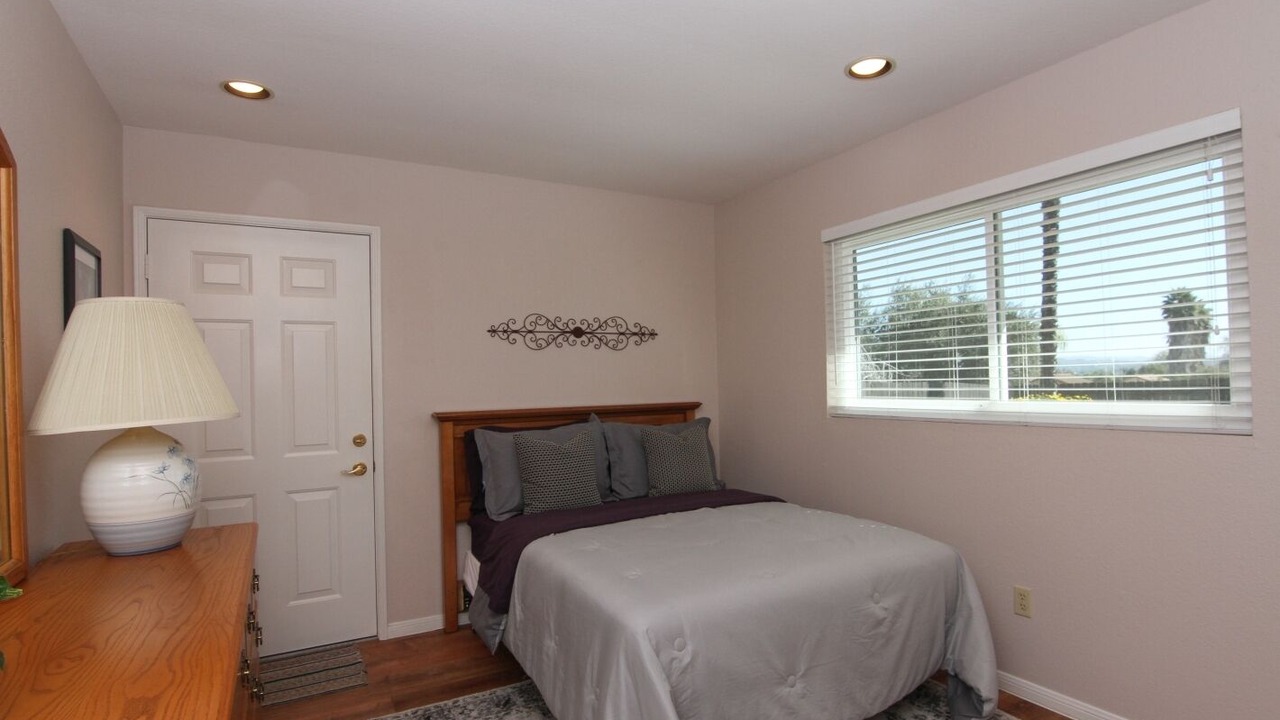 Photo of Bedroom in North Broadway