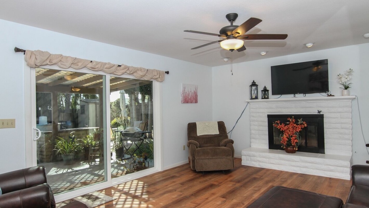 Photo of Livingroom in North Broadway