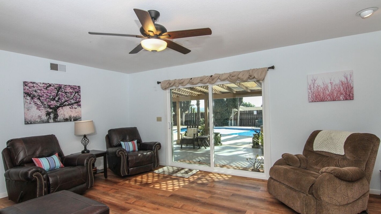 Photo of Livingroom in North Broadway