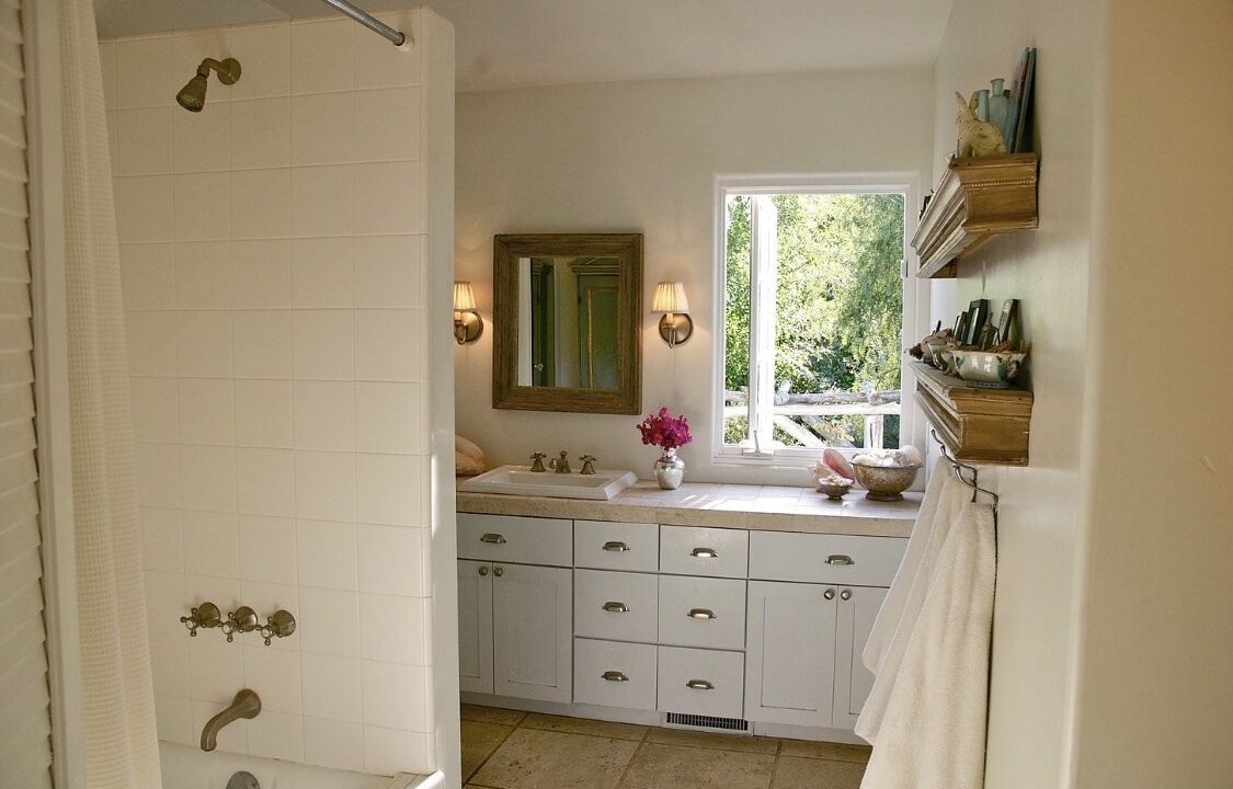 Photo of Bathroom in Toro Canyon