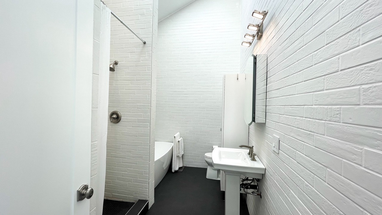 Photo of Bathroom in Pacific Palisades