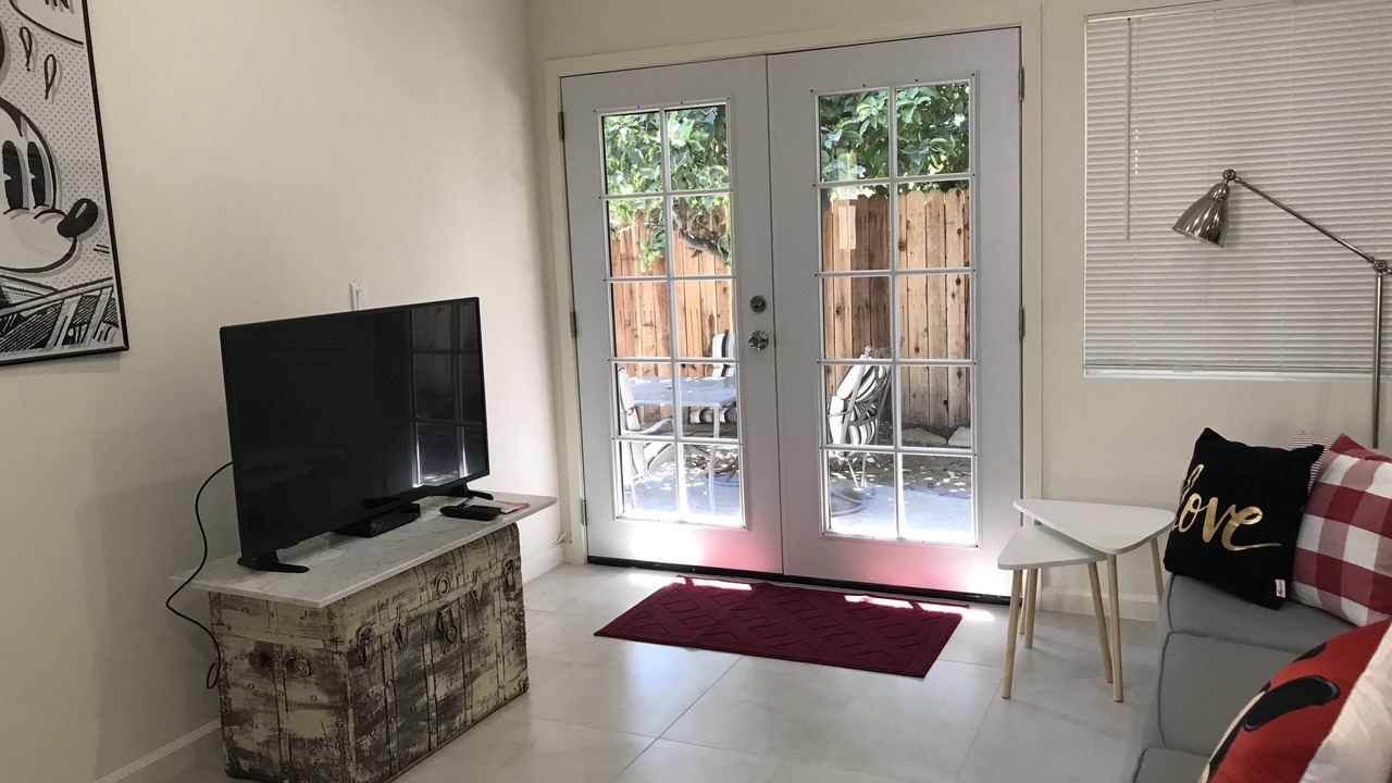 Photo of Livingroom in Valley Glen