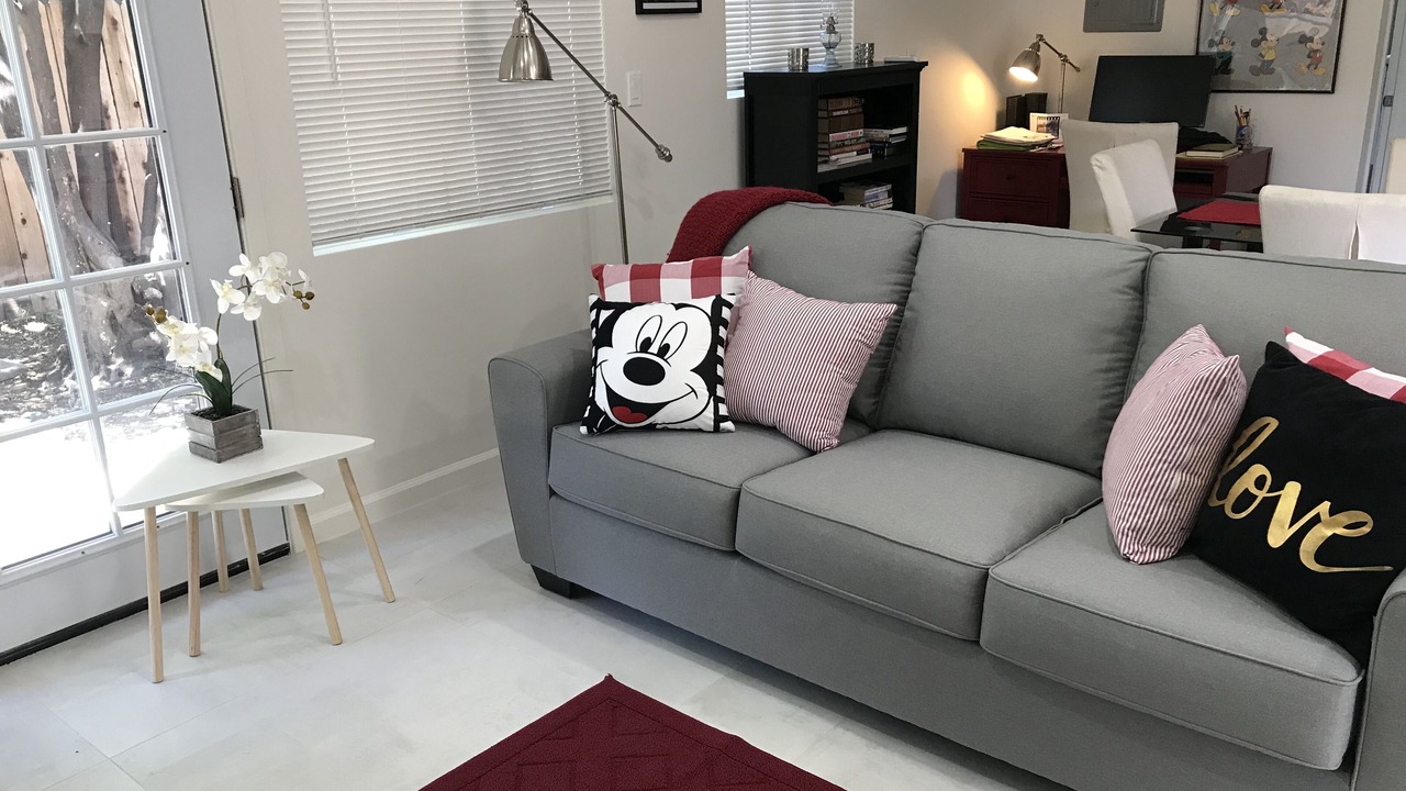 Photo of Livingroom in Valley Glen