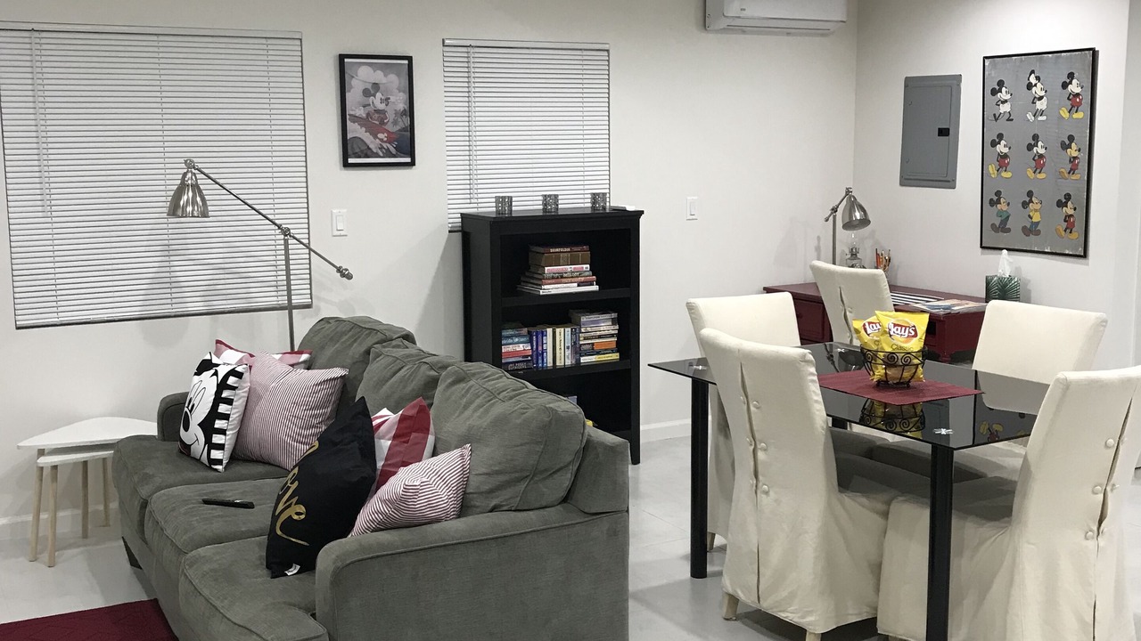Photo of Livingroom in Valley Glen