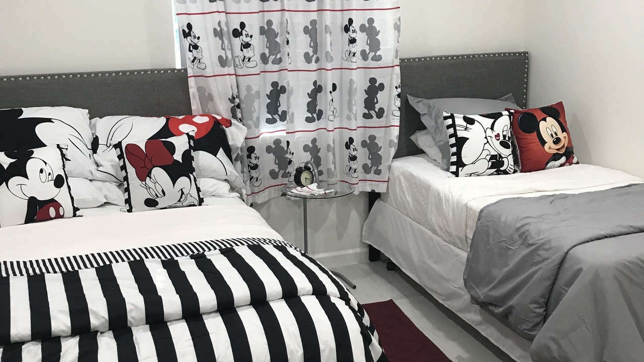 Photo of Bedroom in Valley Glen