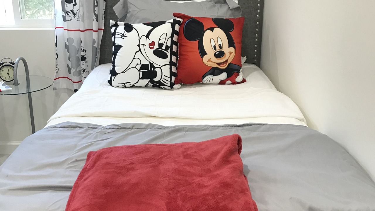 Photo of Bedroom in Valley Glen