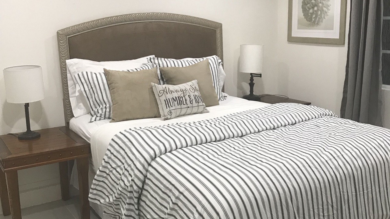 Photo of Bedroom in Valley Glen