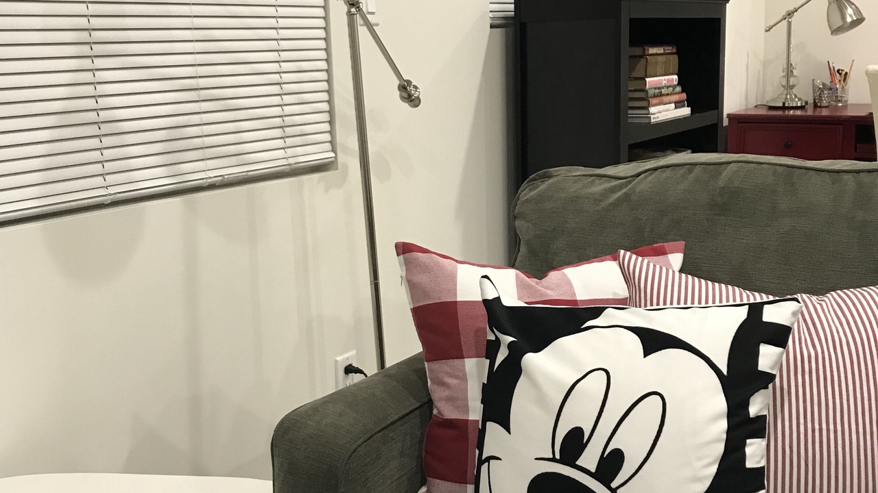 Photo of Livingroom in Valley Glen