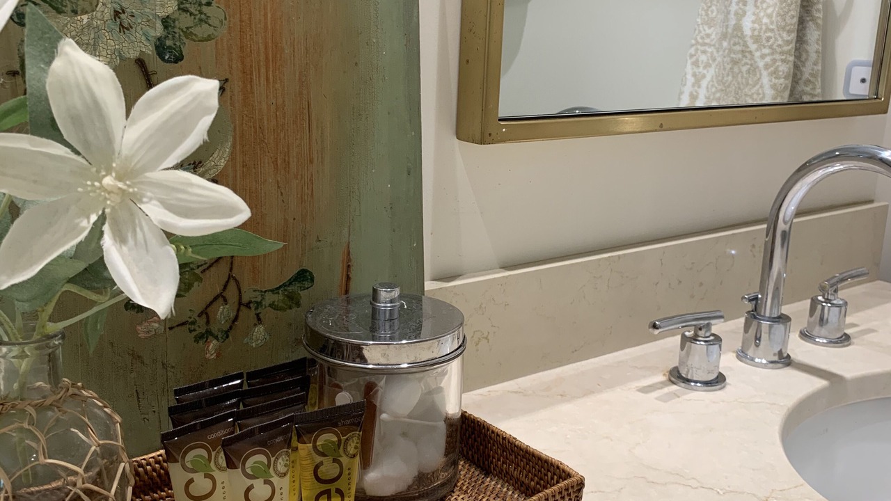 Photo of Bathroom in Hedgerow