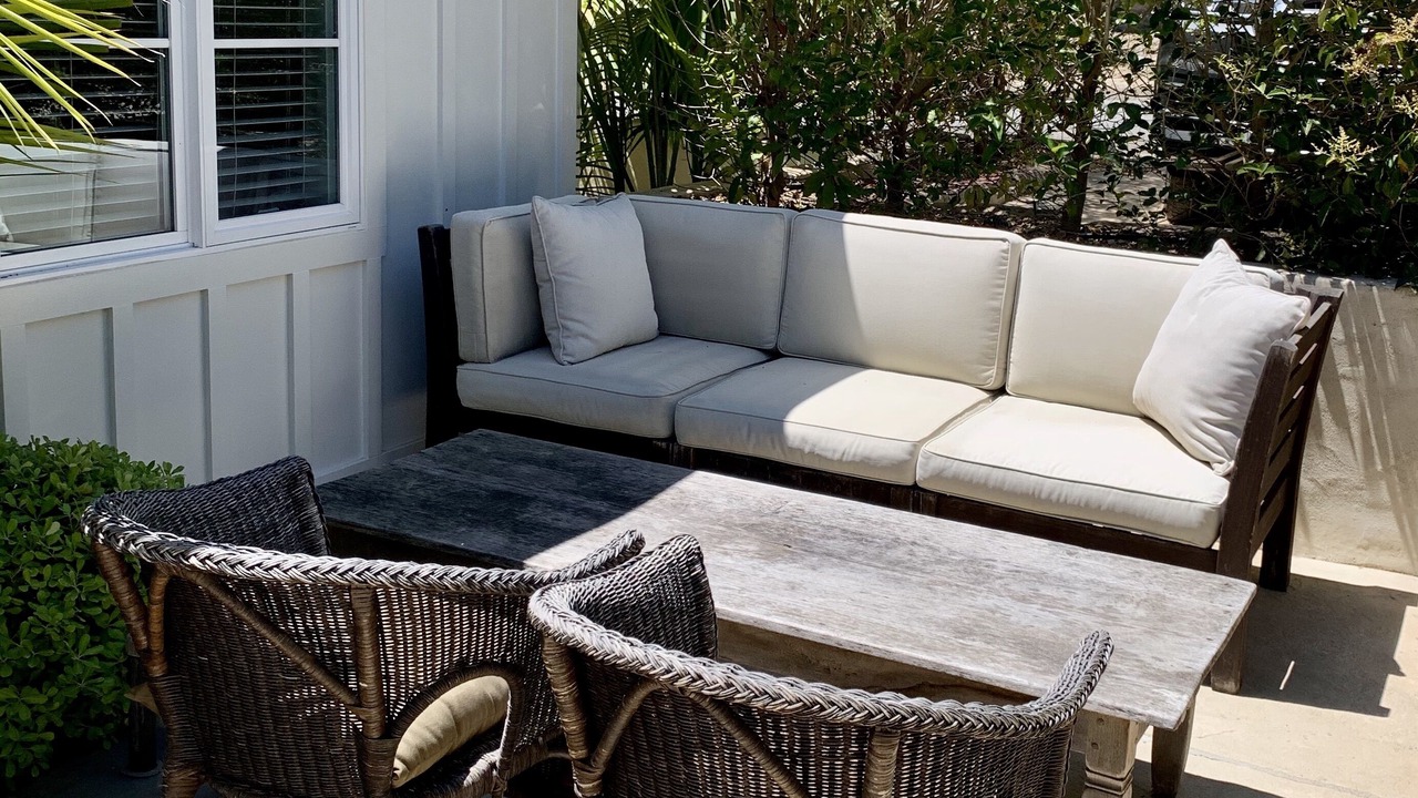 Photo of Patio Balcony in Hedgerow