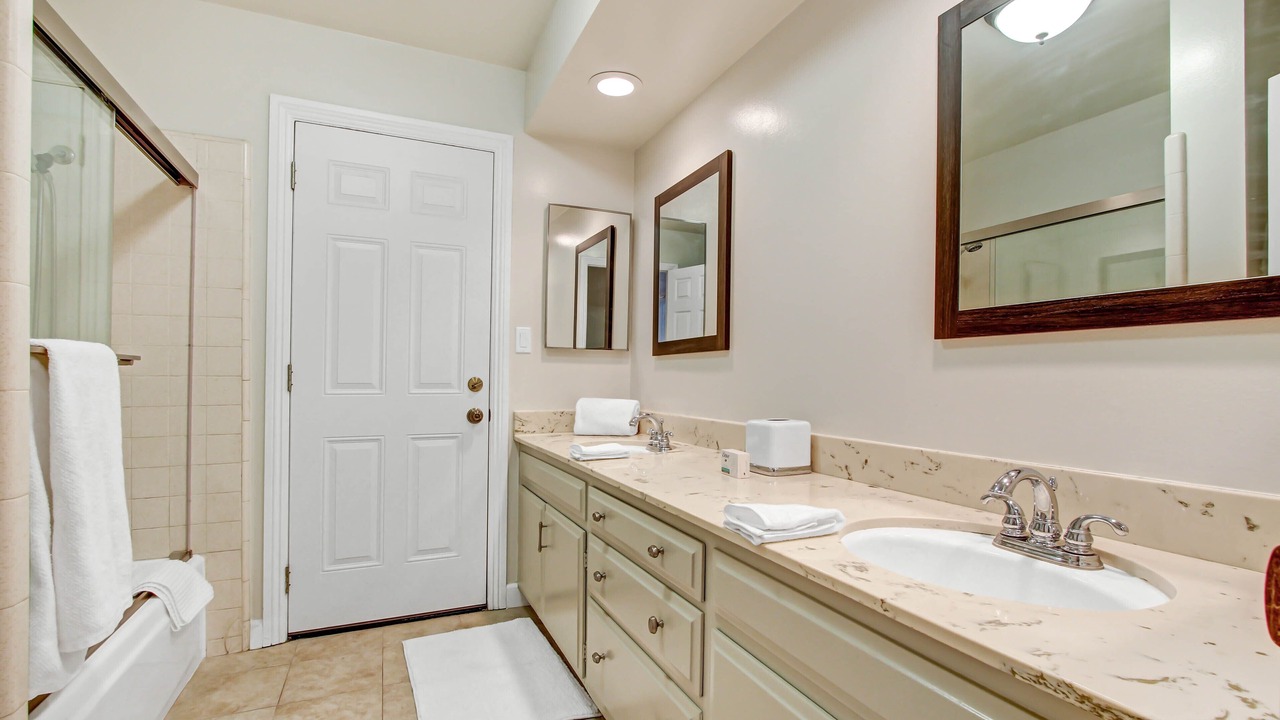 Photo of Bathroom in Woodland Hills