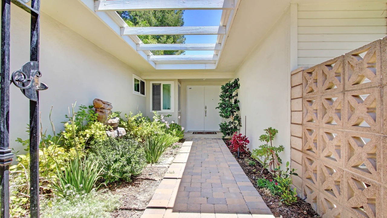 Photo of Outdoor in Woodland Hills
