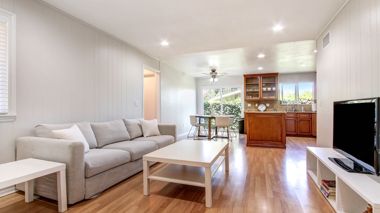Photo of Livingroom in Woodland Hills