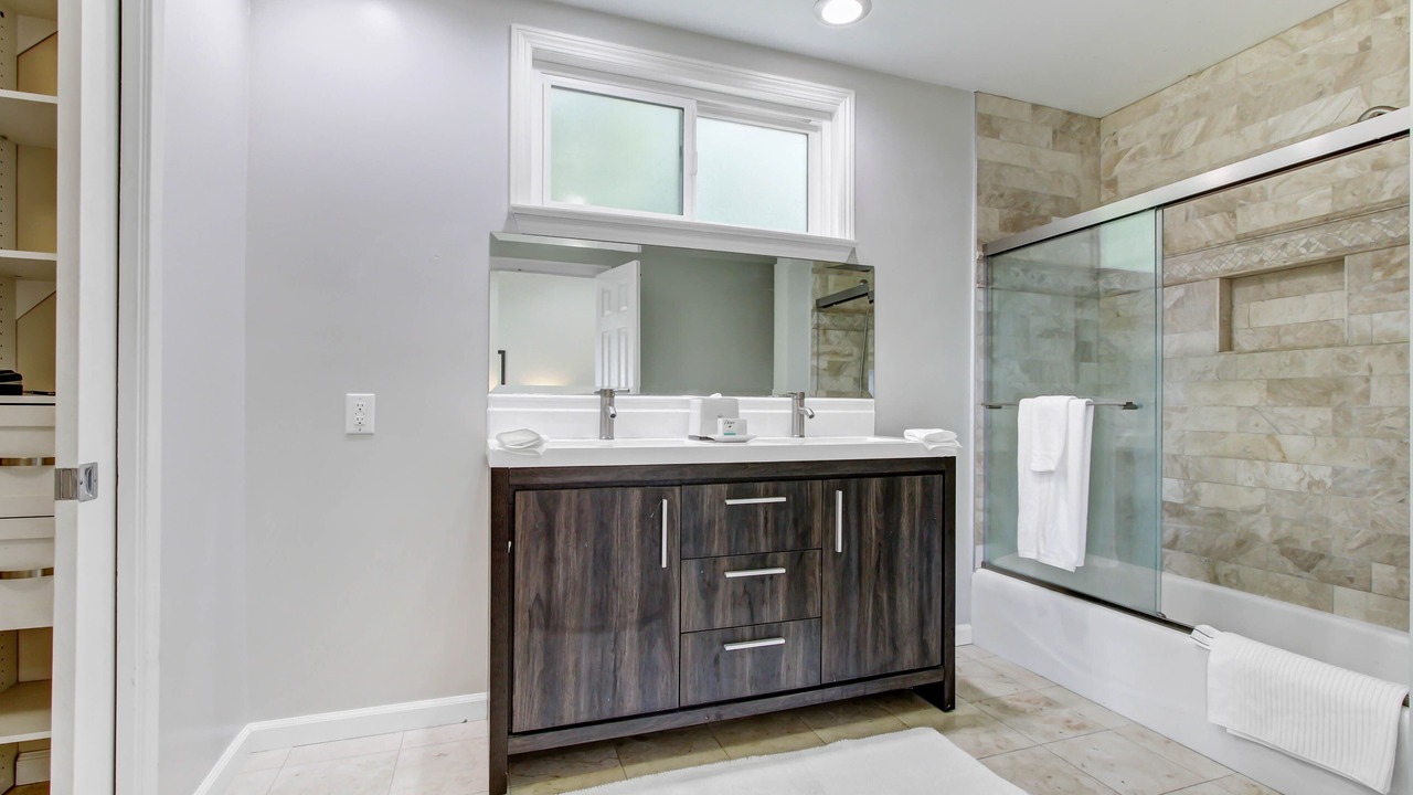 Photo of Bathroom in Woodland Hills