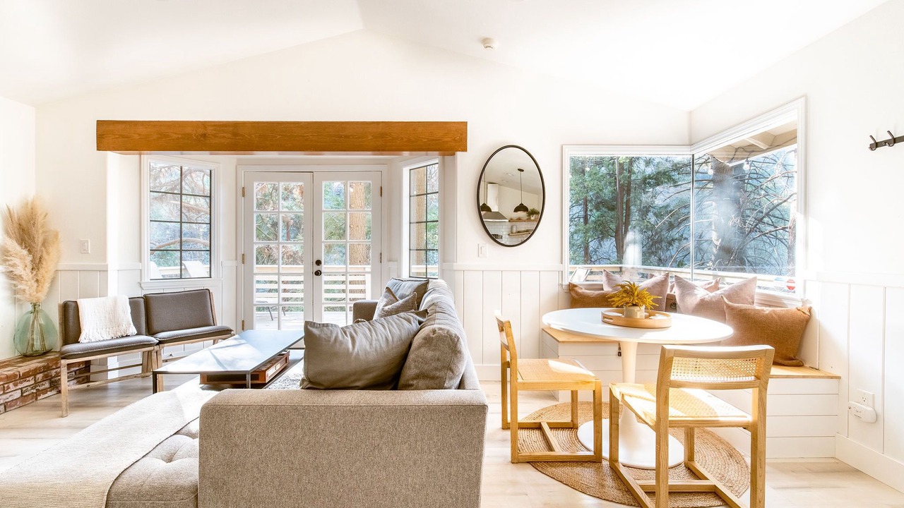 Photo of Livingroom in Arrowhead Villas