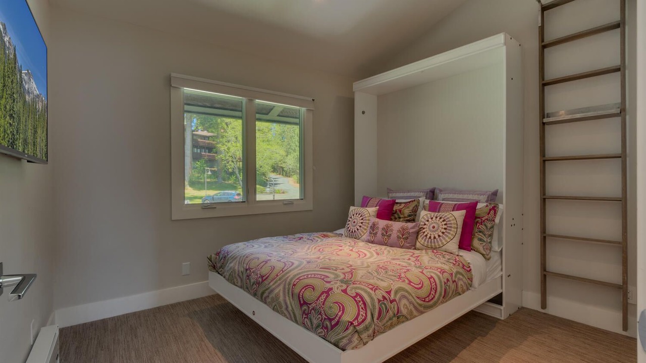 Photo of Bedroom in Tahoe Tavern