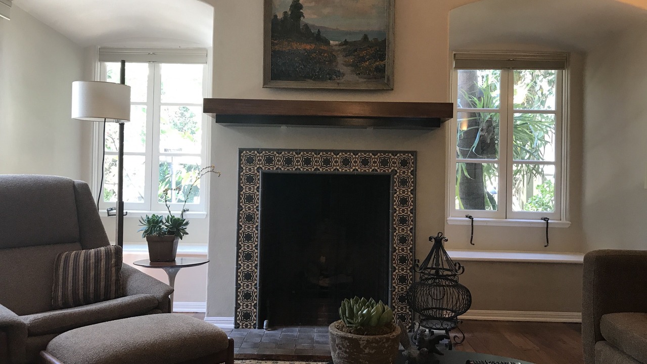 Photo of Livingroom in Mid-Wilshire