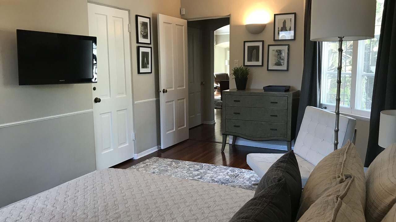 Photo of Bedroom in Mid-Wilshire
