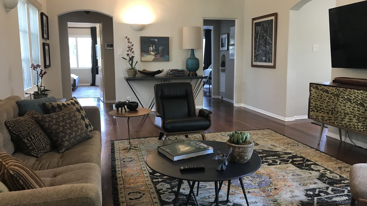 Photo of Livingroom in Mid-Wilshire