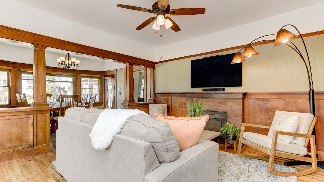 Photo of Livingroom in Golden Hill