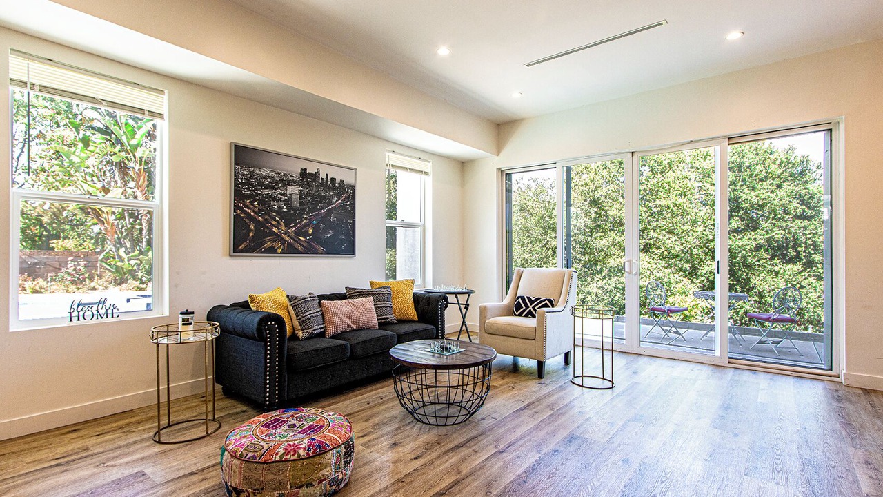 Photo of Livingroom in Canoga Park
