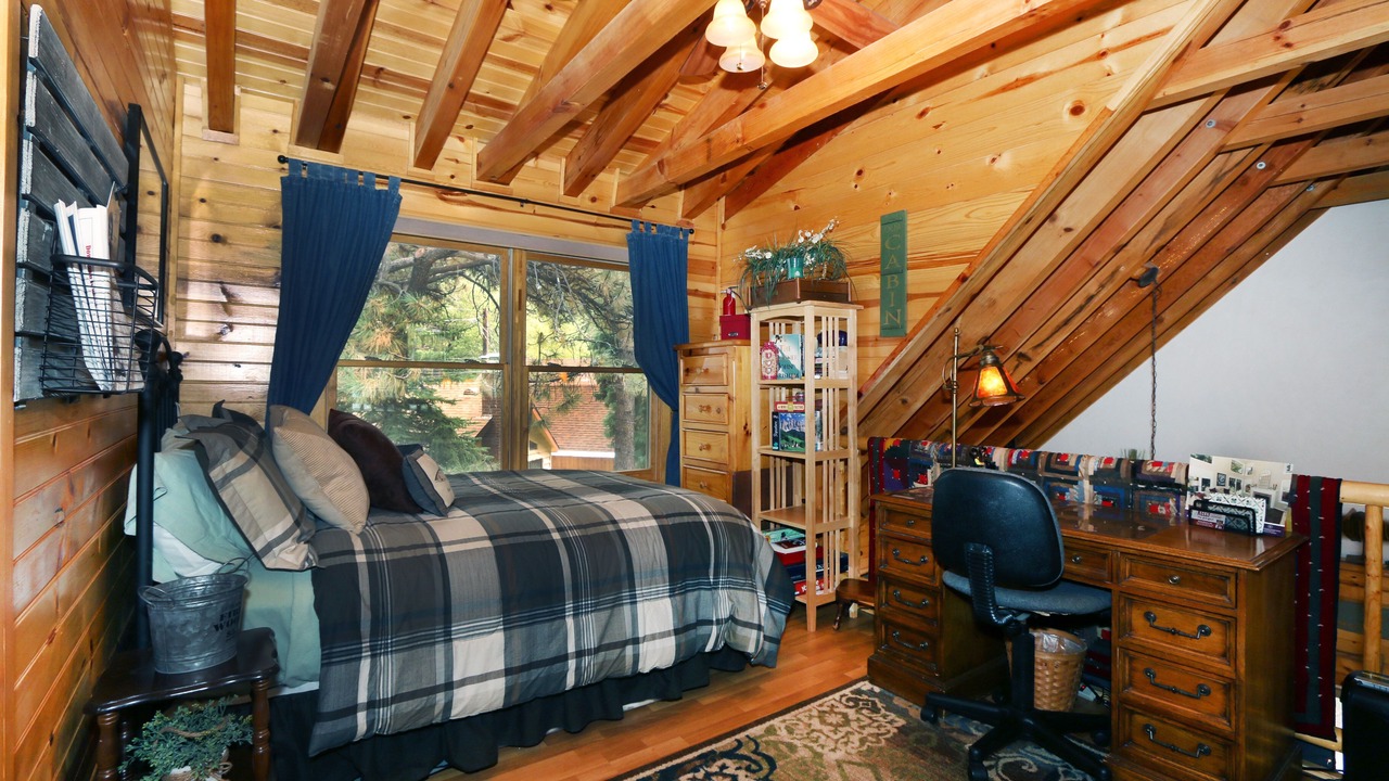 Photo of Bedroom in Green Valley Lake