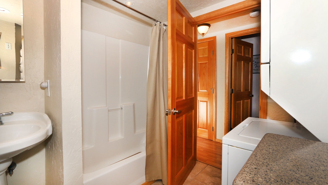 Photo of Bathroom in Green Valley Lake