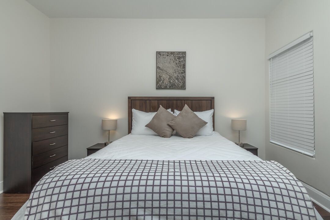 Photo of Bedroom in Pico-Union