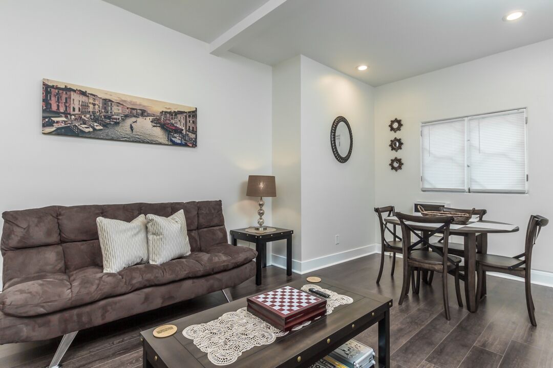 Photo of Livingroom in Pico-Union