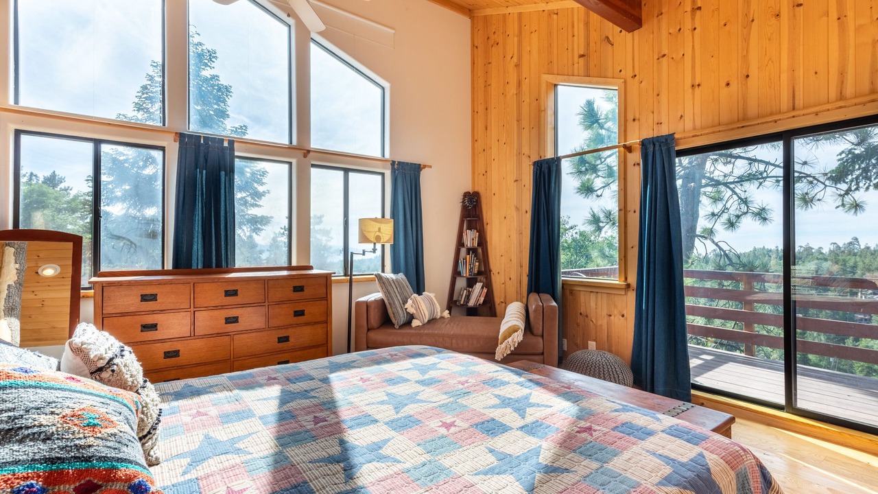 Photo of Bedroom in Green Valley Lake