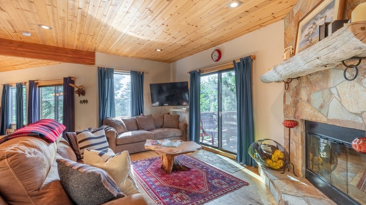Photo of Livingroom in Green Valley Lake