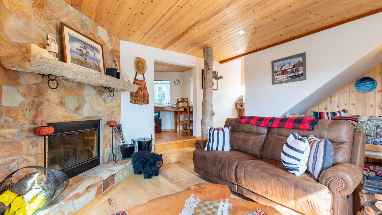 Photo of Livingroom in Green Valley Lake