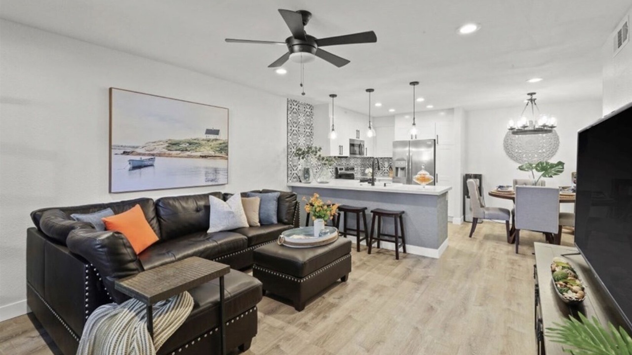 Photo of Livingroom in Fullerton