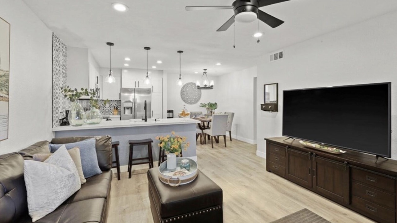 Photo of Livingroom in Fullerton