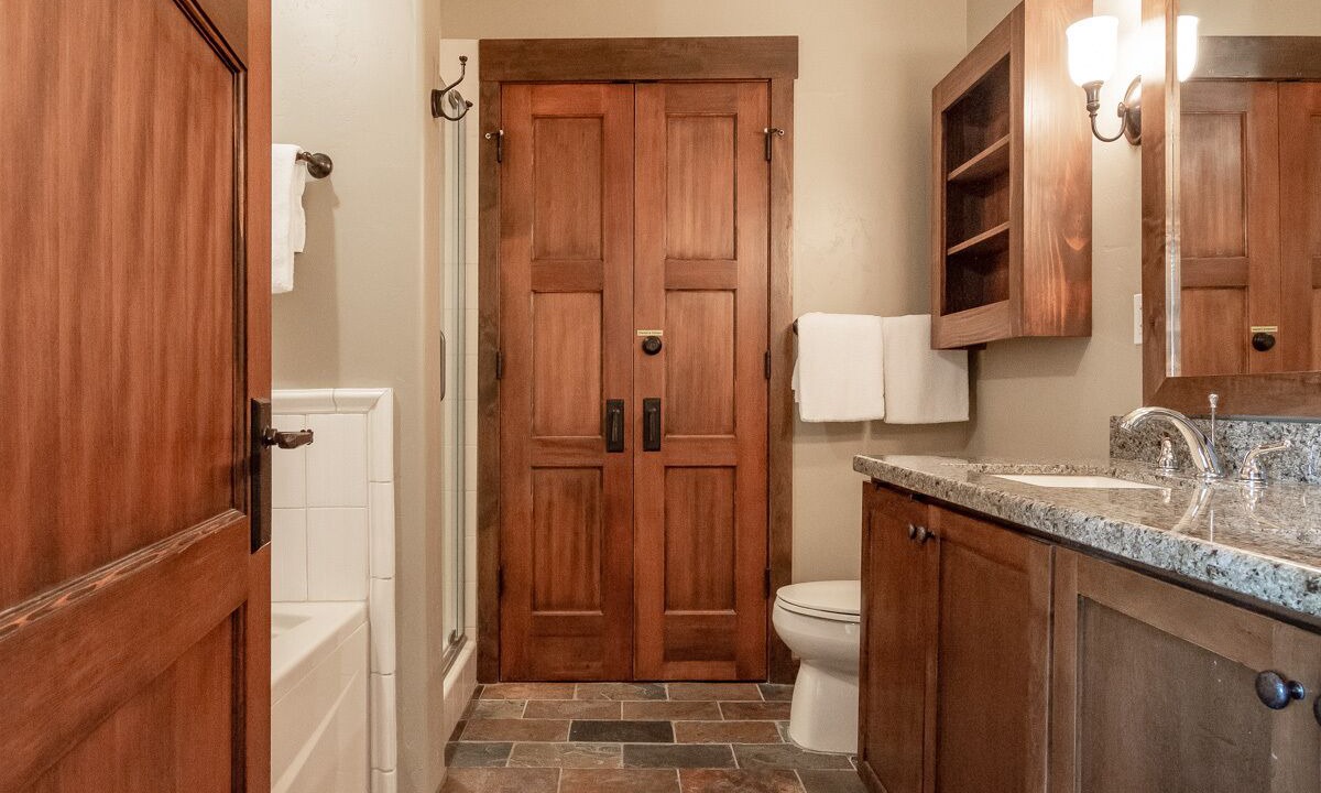 Photo of Bathroom in Woodwinds