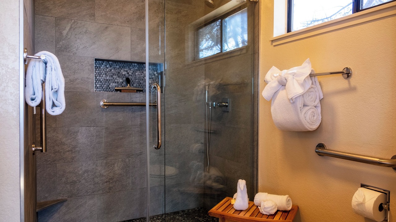 Photo of Bathroom in Caspar