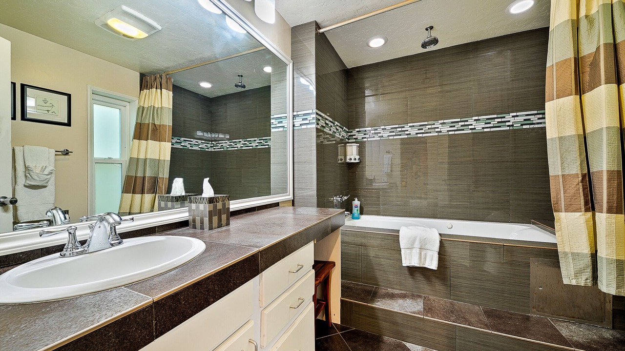 Photo of Bathroom in Central Mission Beach