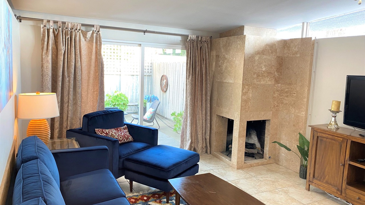 Photo of Livingroom in Altadena
