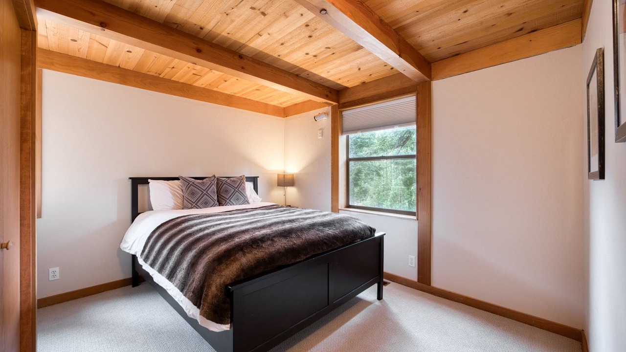 Photo of Bedroom in Alpine Meadows